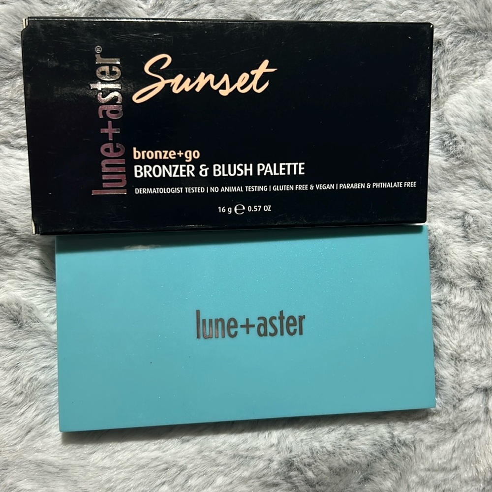 Lune+aster bronzer and blush palette 2-1